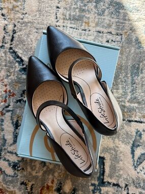 Life Stride Black Pointed-Toe Slingback Heels